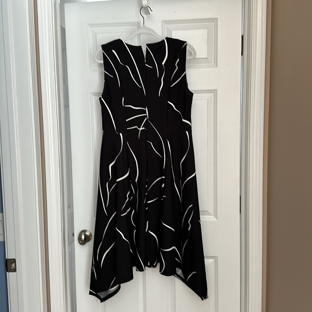 DKNY Sleeveless Black Dress with White Abstract Print - Picture 2 of 7